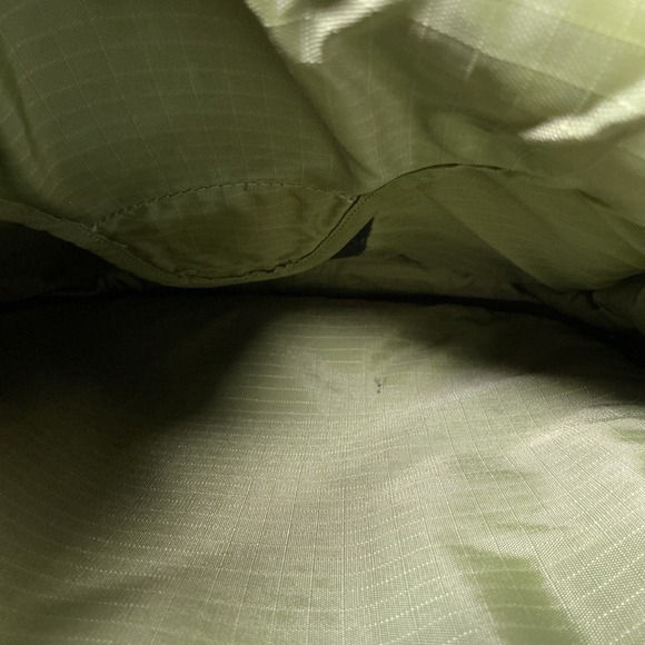 Crumpler Wee Bee (Medium) Messenger Tablet Bag Black Canvas Green Interior - Picture 12 of 12